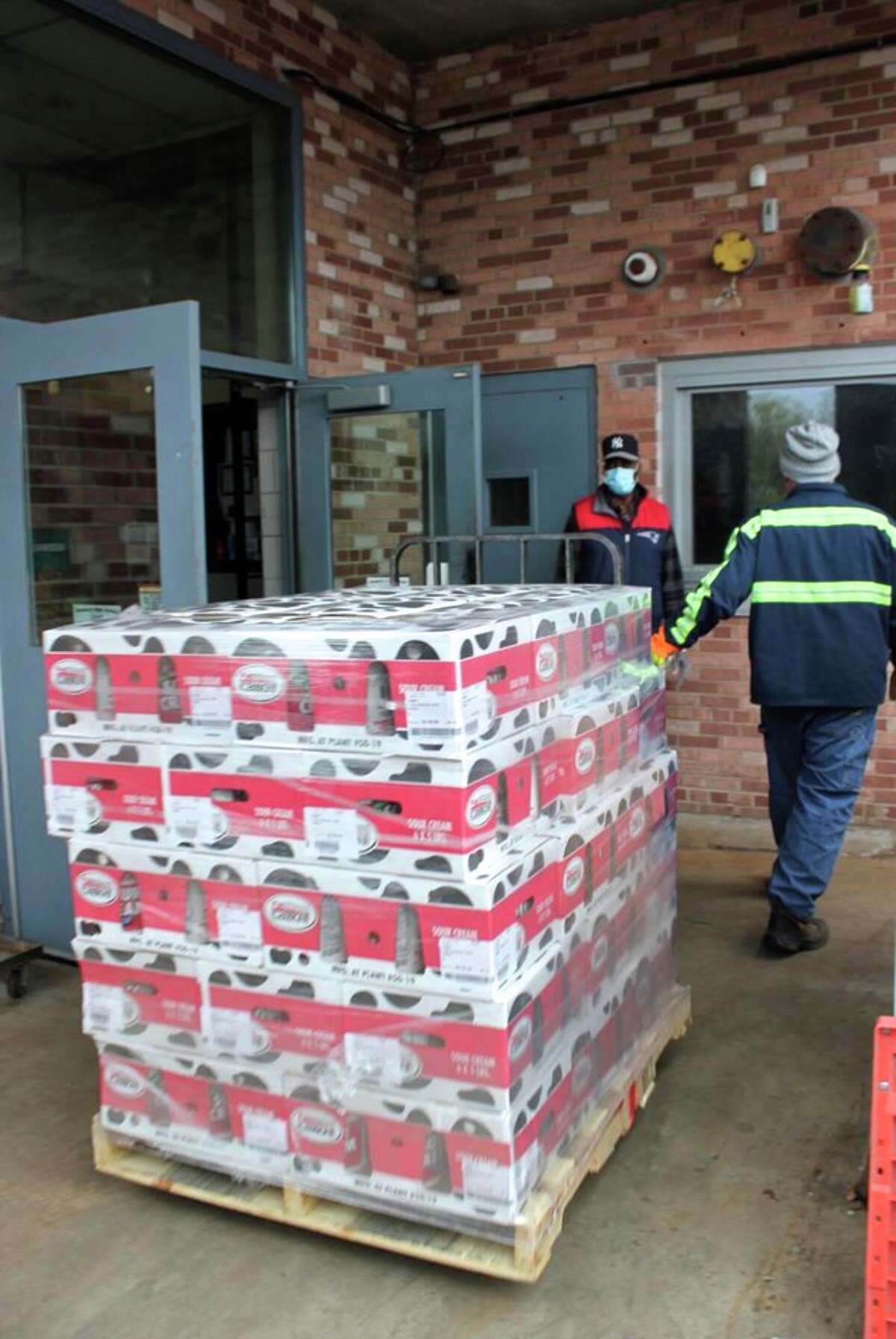 CT food pantries struggling to stock shelves as donations dwindle