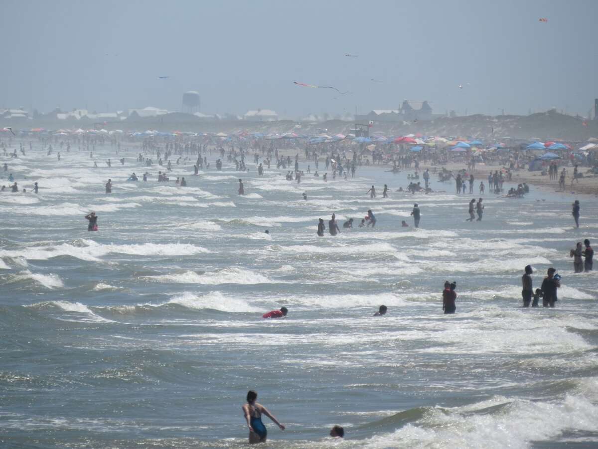 On May 2, 2020, one local captured the "craziness" of the amount of people who flooded the Port Aransas beaches.