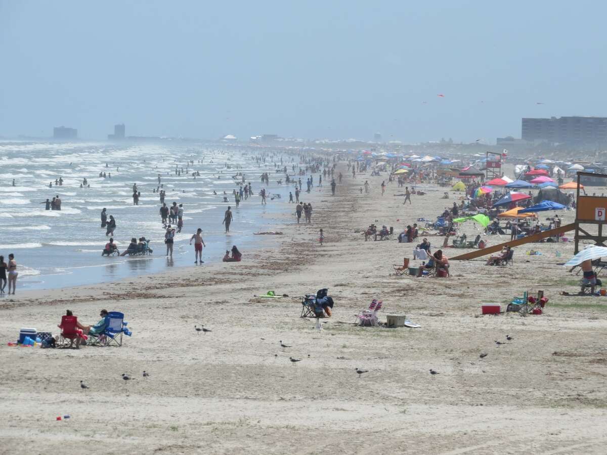 'It was a jungle out there' Port Aransas local takes photos of crowded