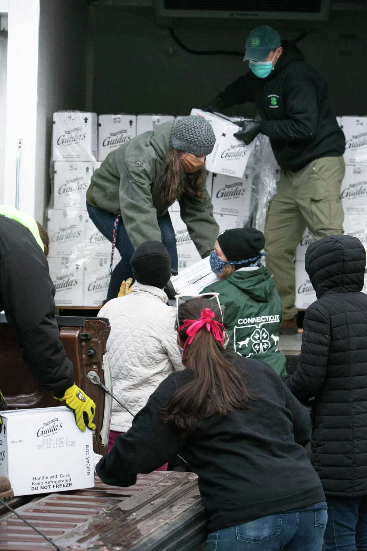 CT food pantries struggling to stock shelves as donations dwindle