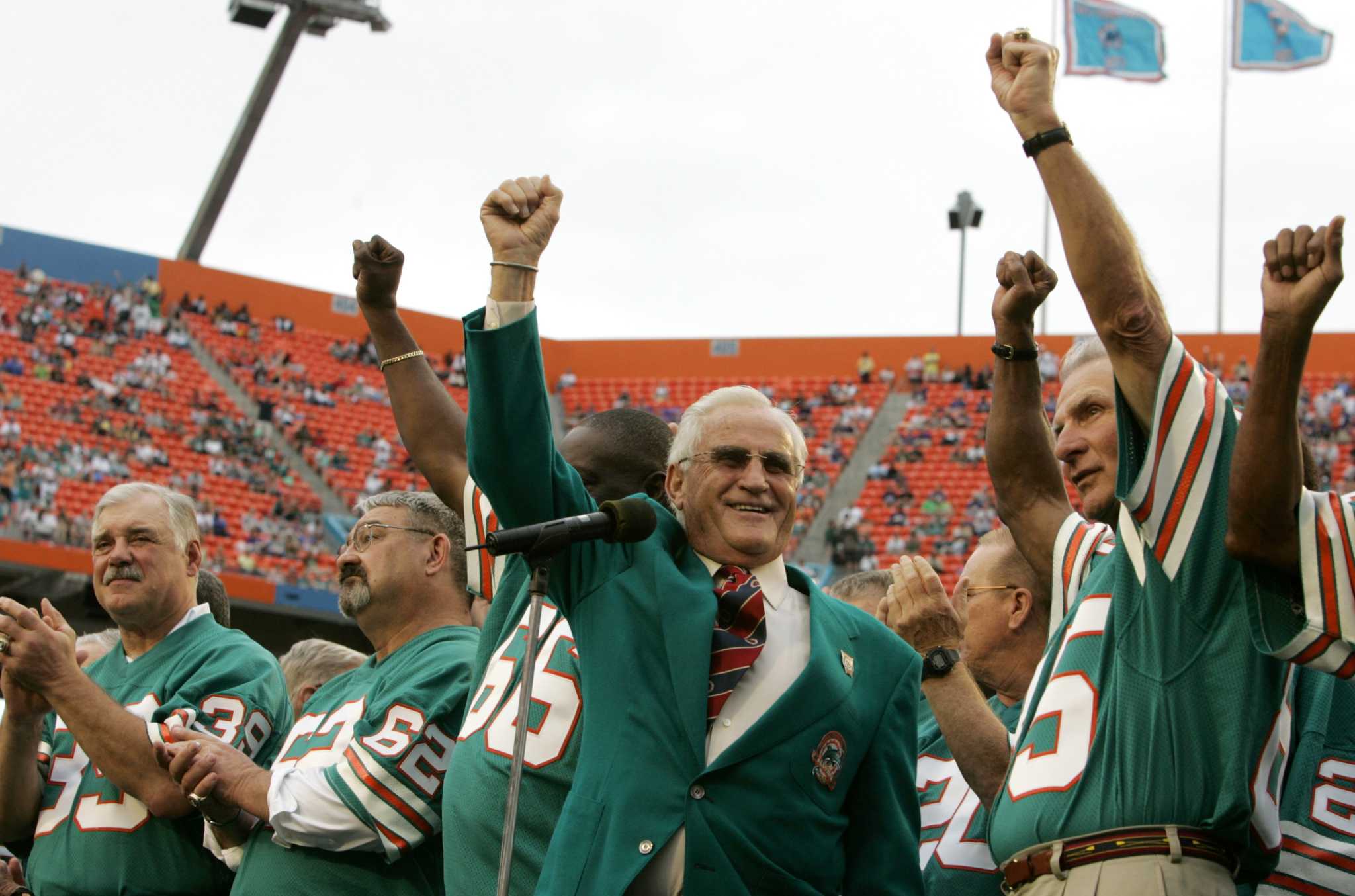 Dan Marino and others commemorate Don Shula