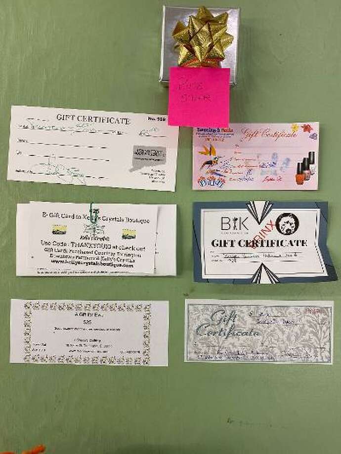 Torrington Group Donates Gift Cards To First Responders The Register Citizen