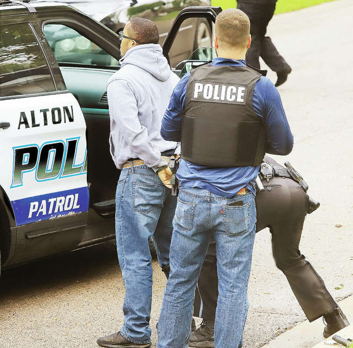 Telegraph A man who was in the backyard where the alleged suspect was found shot, was handcuffed, searched by police and promptly taken to the Alton Law Enforcement Center. A loaded semi-automatic hand gun was also recovered from the same back yard.