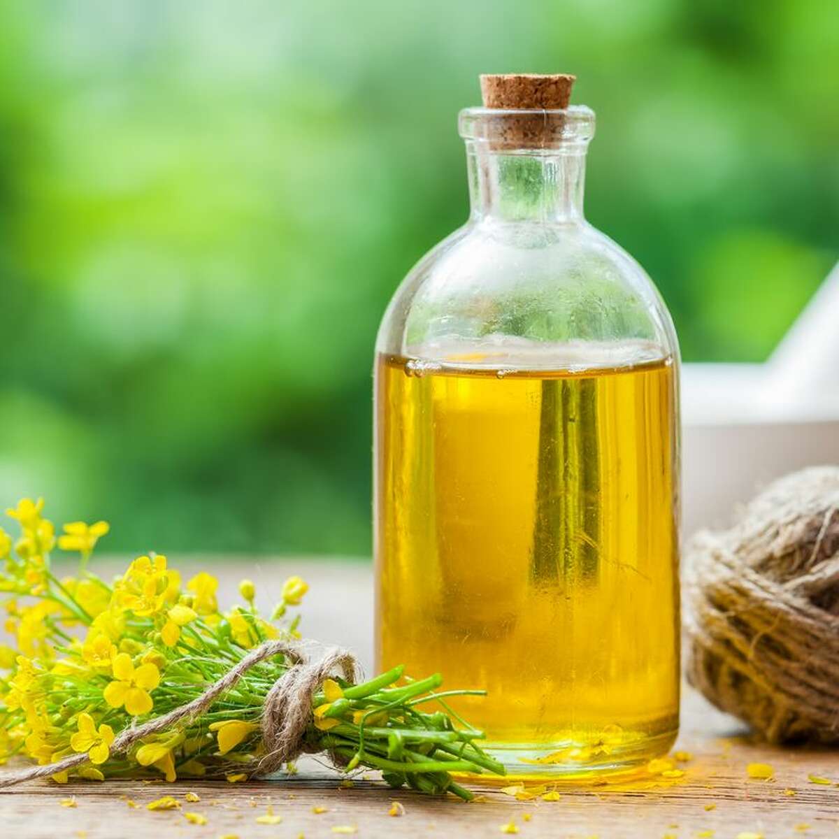 5 Best Healthy Cooking Oils, According to Nutritionists—and Which Ones to  Avoid or Use in Moderation