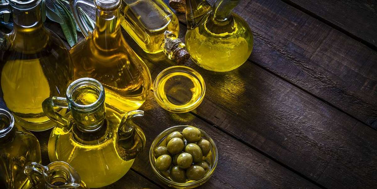 5 Best Healthy Cooking Oils, According to Nutritionists—and Which