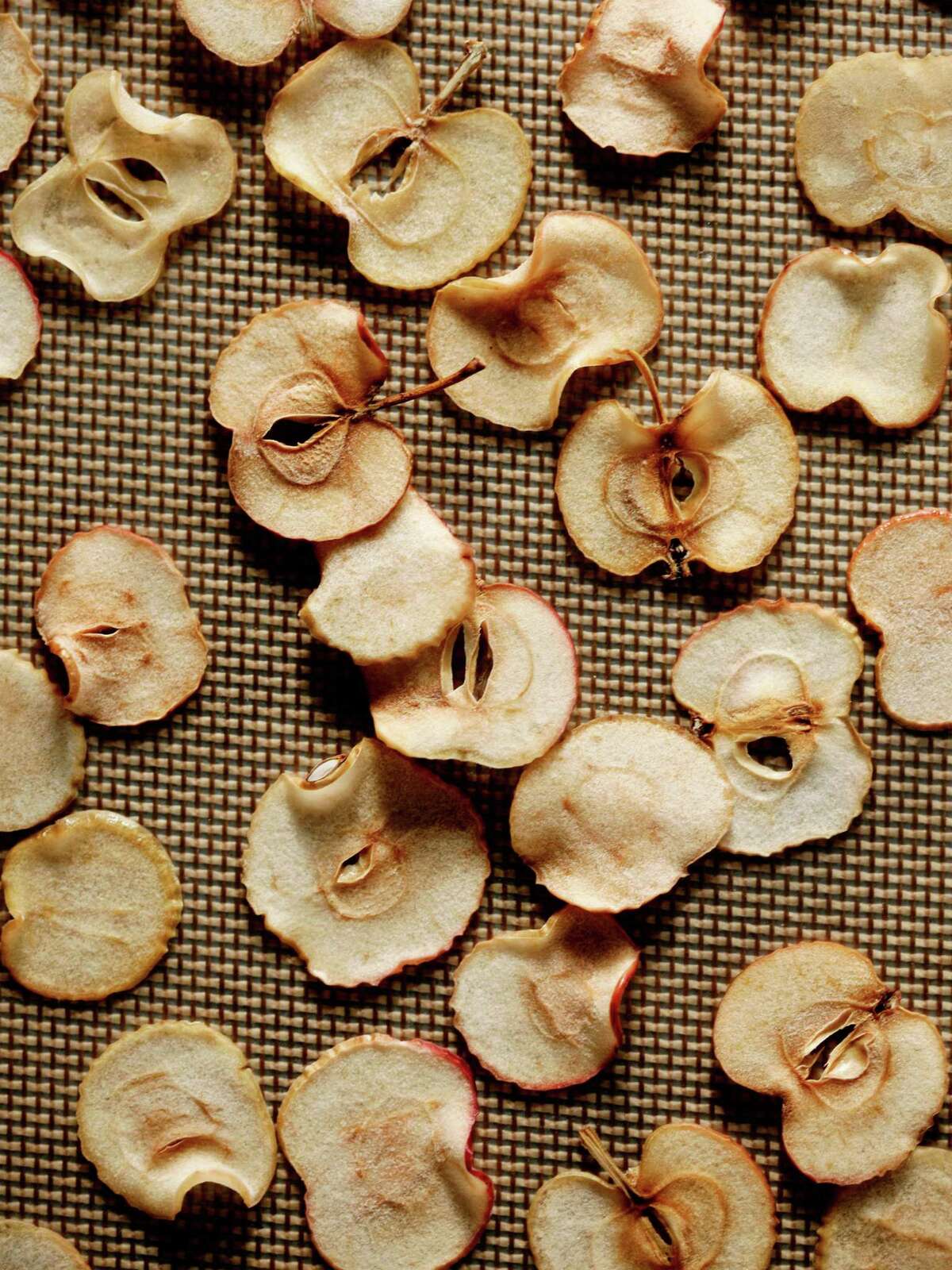 How to dehydrate fruits and vegetables at home in your oven