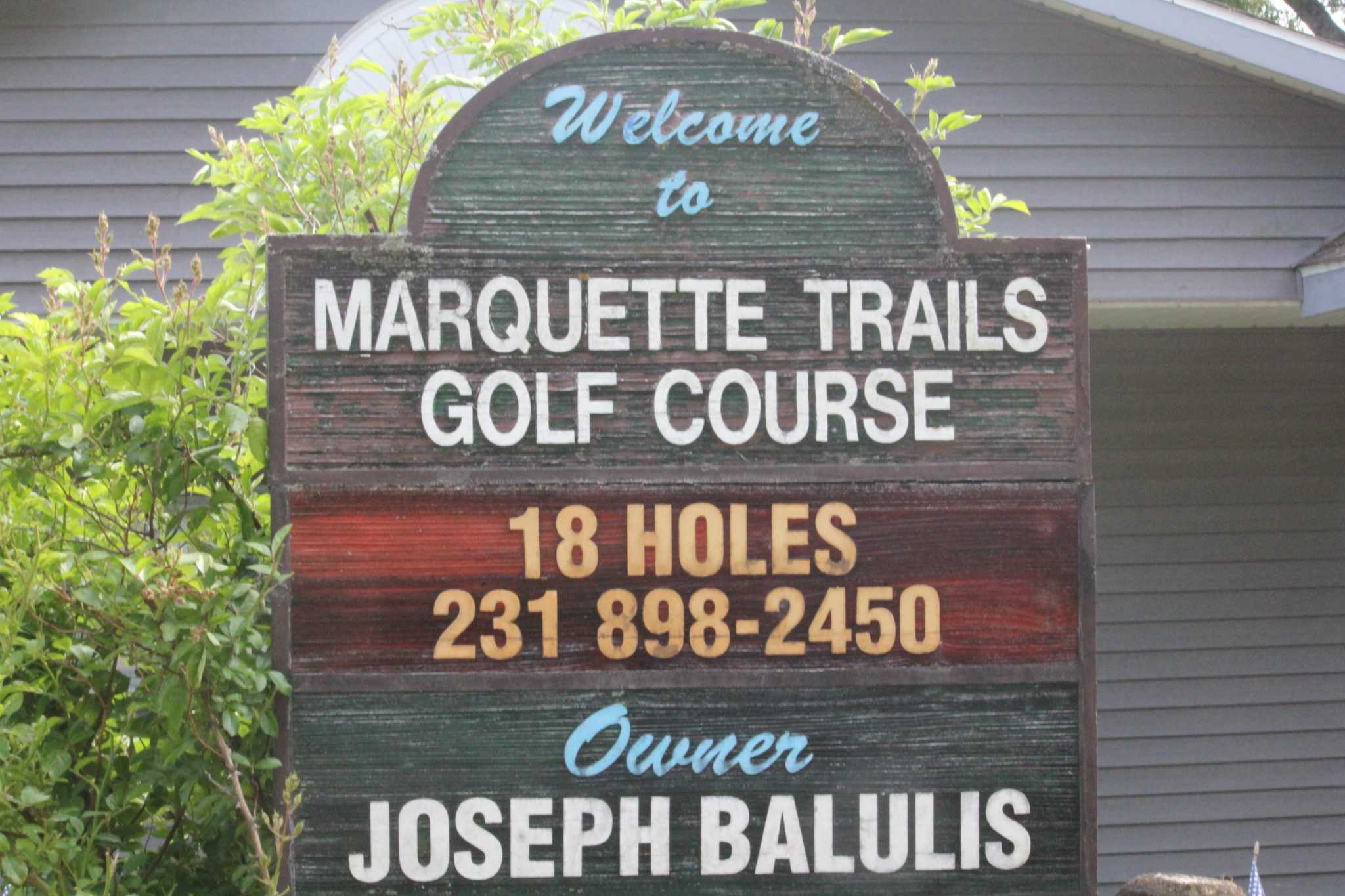 Golf course still waiting for use of carts