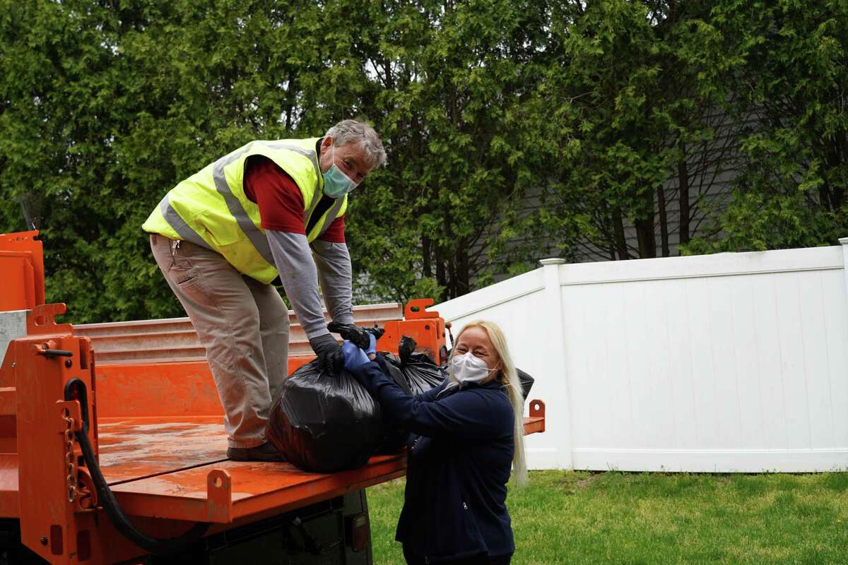 Teamwork makes the dream work in New Canaan, seniors get fed