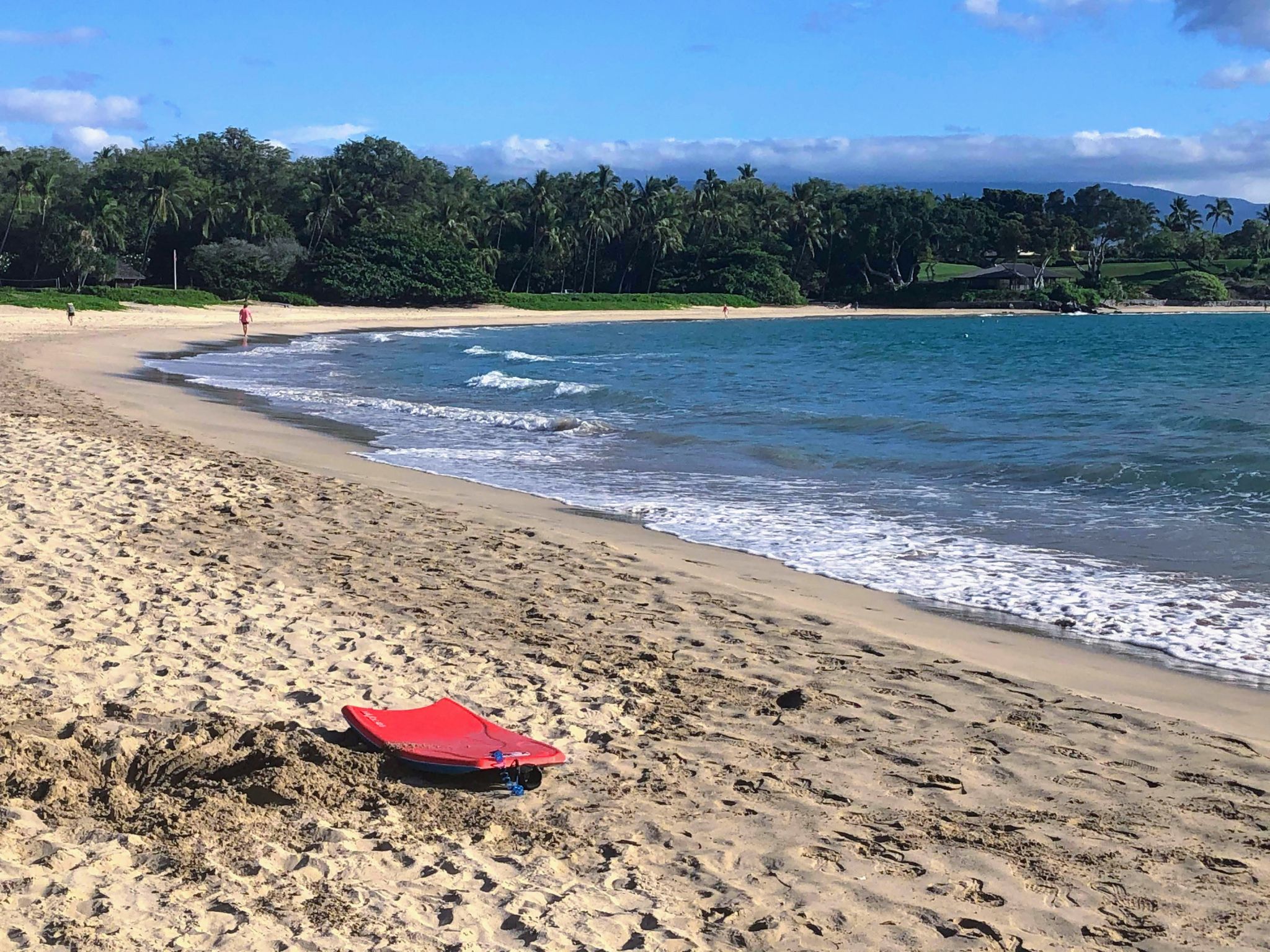 Hawaii governor to extend traveler quarantine past June