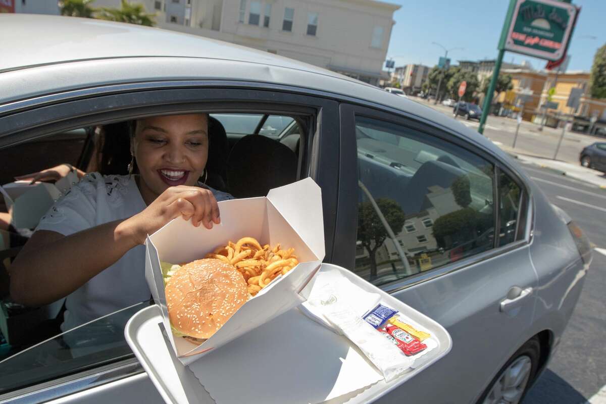 It S 1950 Again As Sf Classic Mel S Drive In Brings Back Carhop Service