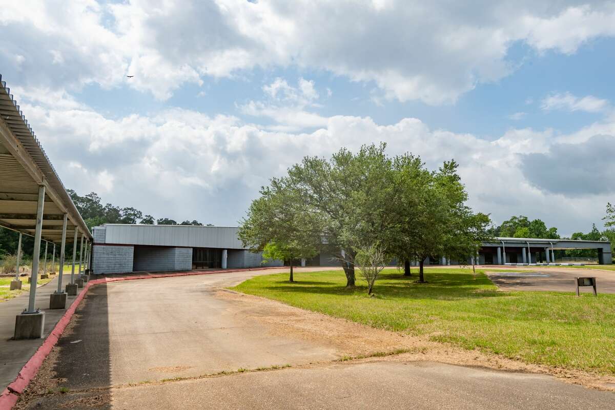 Vidor Middle School stands empty waiting for FEMA to approve the funds to replace it. The delayed projects at Oak Forest Elementary School and Vidor Middle School are coming up on three years since they were flooded in Hurricane Harvey. Photo made on May 8, 2020. Fran Ruchalski/The Enterprise