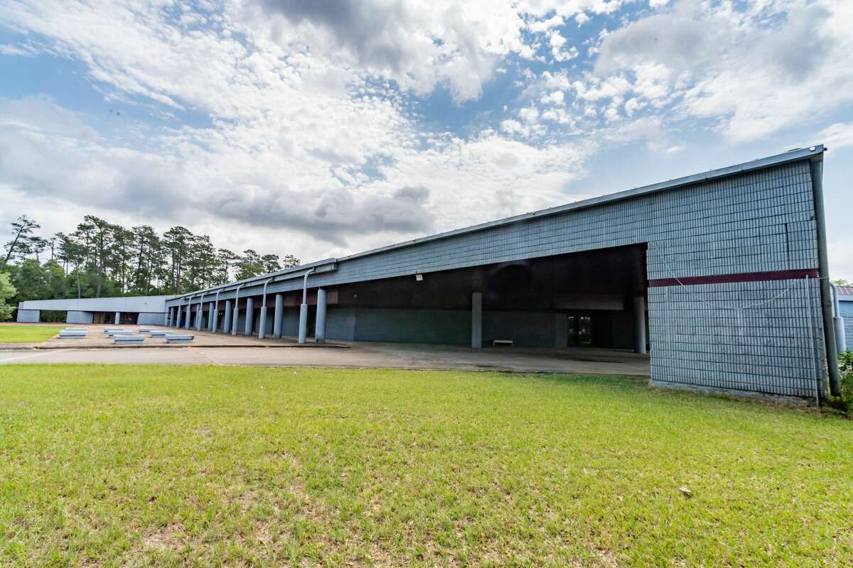 Vidor Middle School stands empty waiting for FEMA to approve the funds to replace it. The delayed projects at Oak Forest Elementary School and Vidor Middle School are coming up on three years since they were flooded in Hurricane Harvey. Photo made on May 8, 2020. Fran Ruchalski/The Enterprise