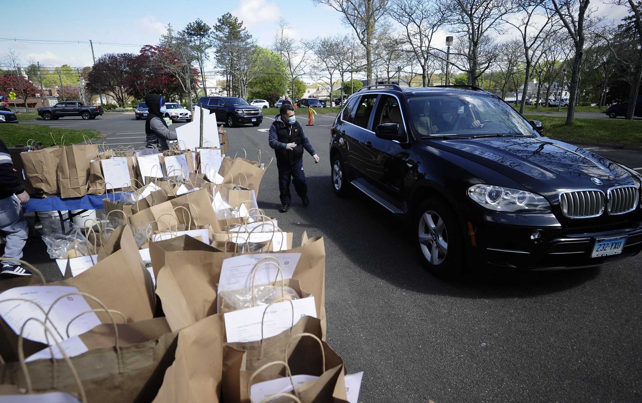 New Canaan Farmers Market blossoms despite challenges