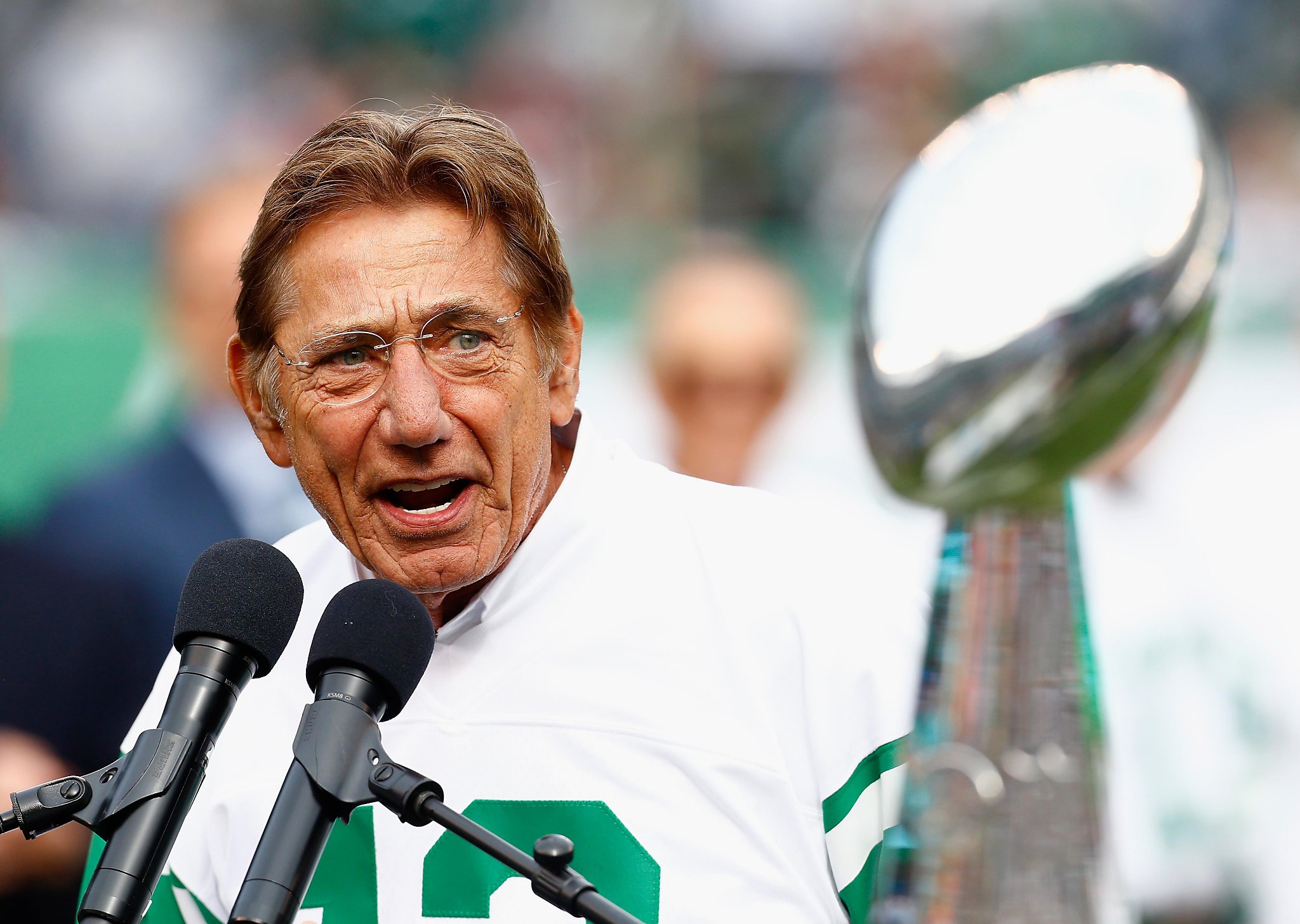 49ers' Garoppolo has a fan in Joe Namath, who is thinking clearly these days