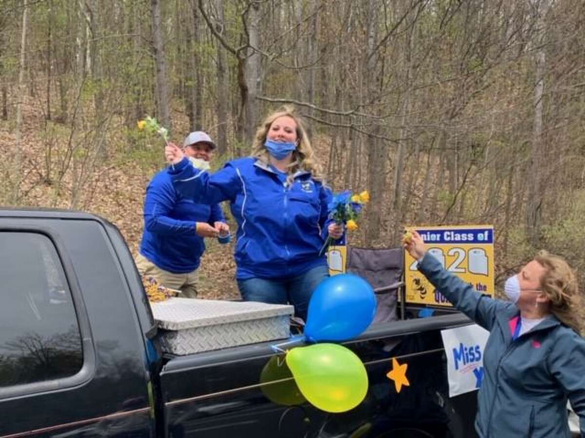 Gilbert School faculty, staff give students a parade