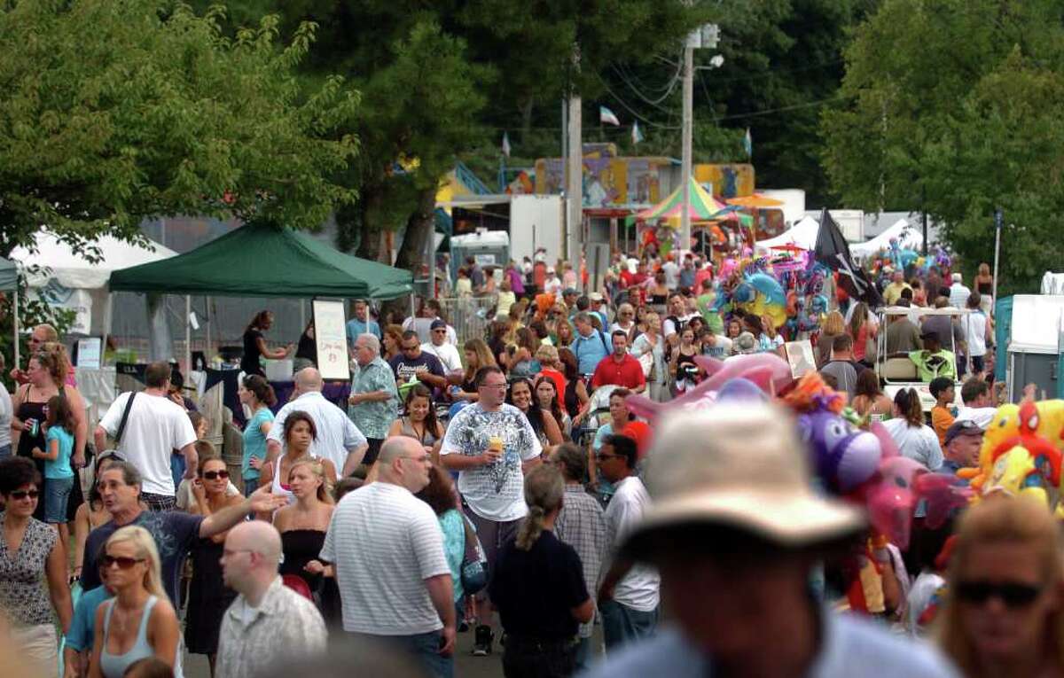 Oysters take center stage at Milford festival