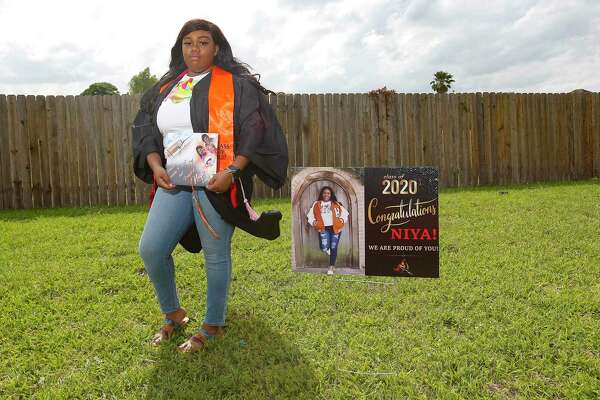 All Houston Isd Graduation Ceremonies Going Virtual With No In Person Events Houstonchronicle Com