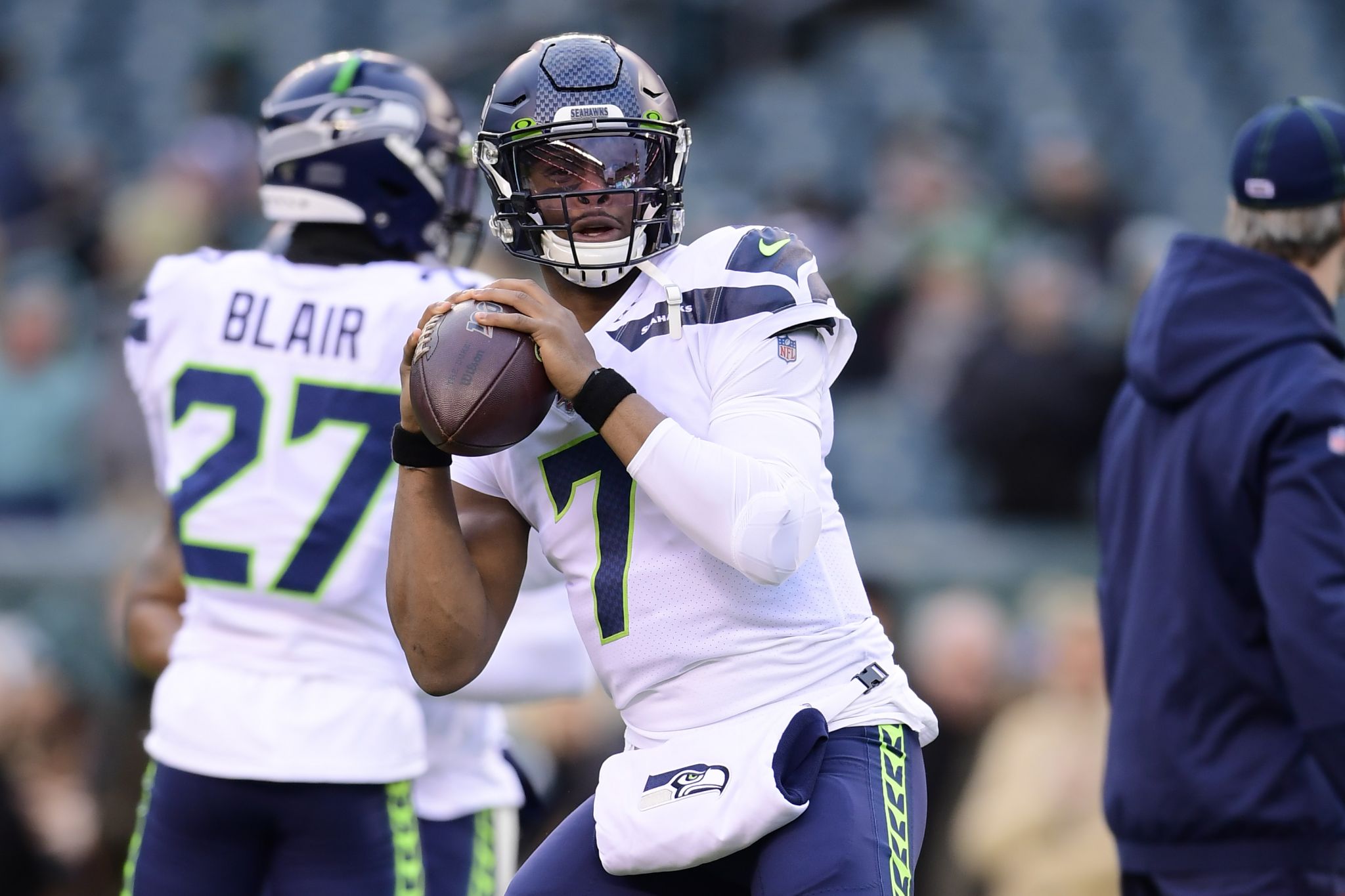 Roundup: Seahawks re-sign QB Geno Smith