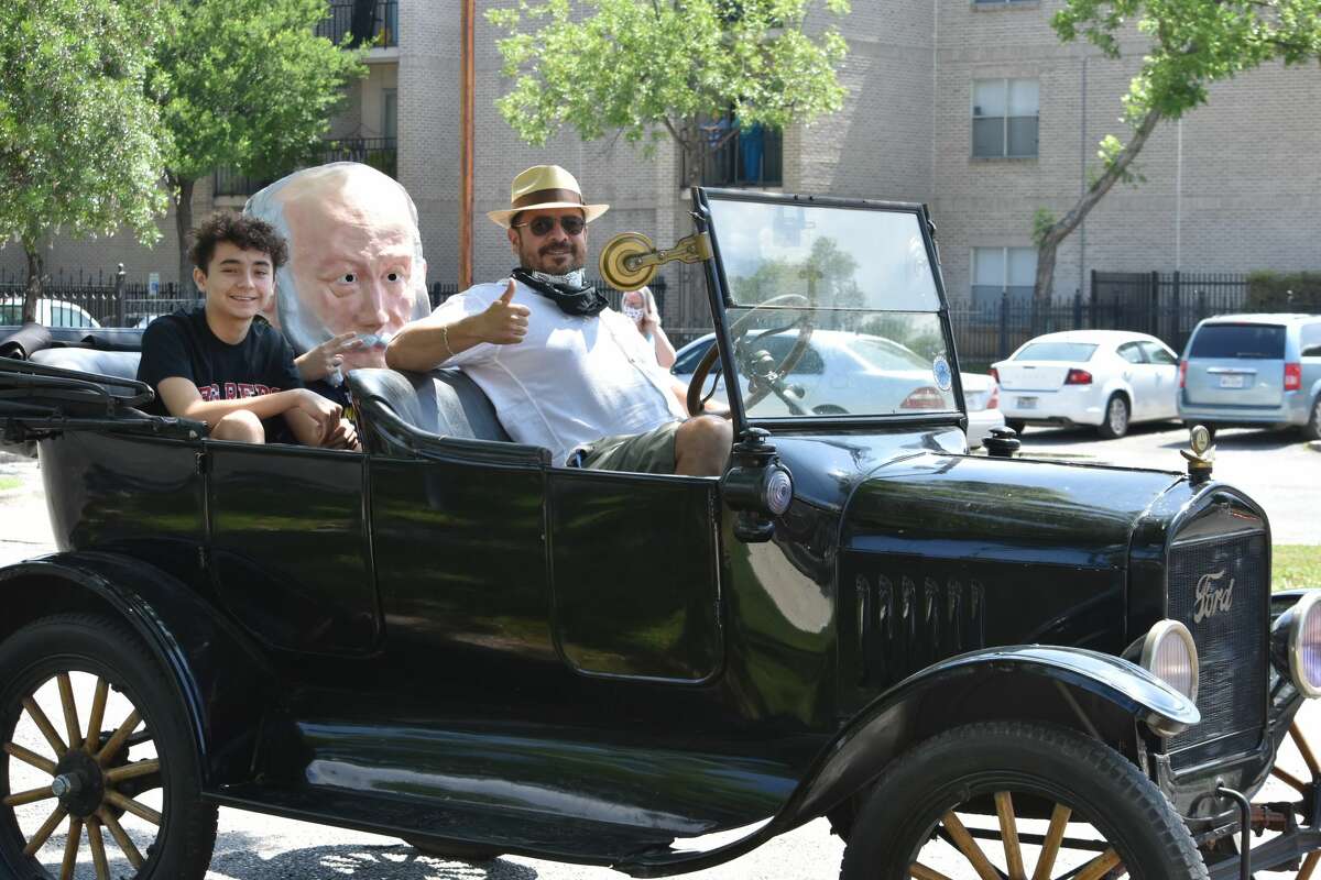 The parade featured several vintage cars. This duo were cruising through the historic neighborhood district in a 1921 Ford Model T.