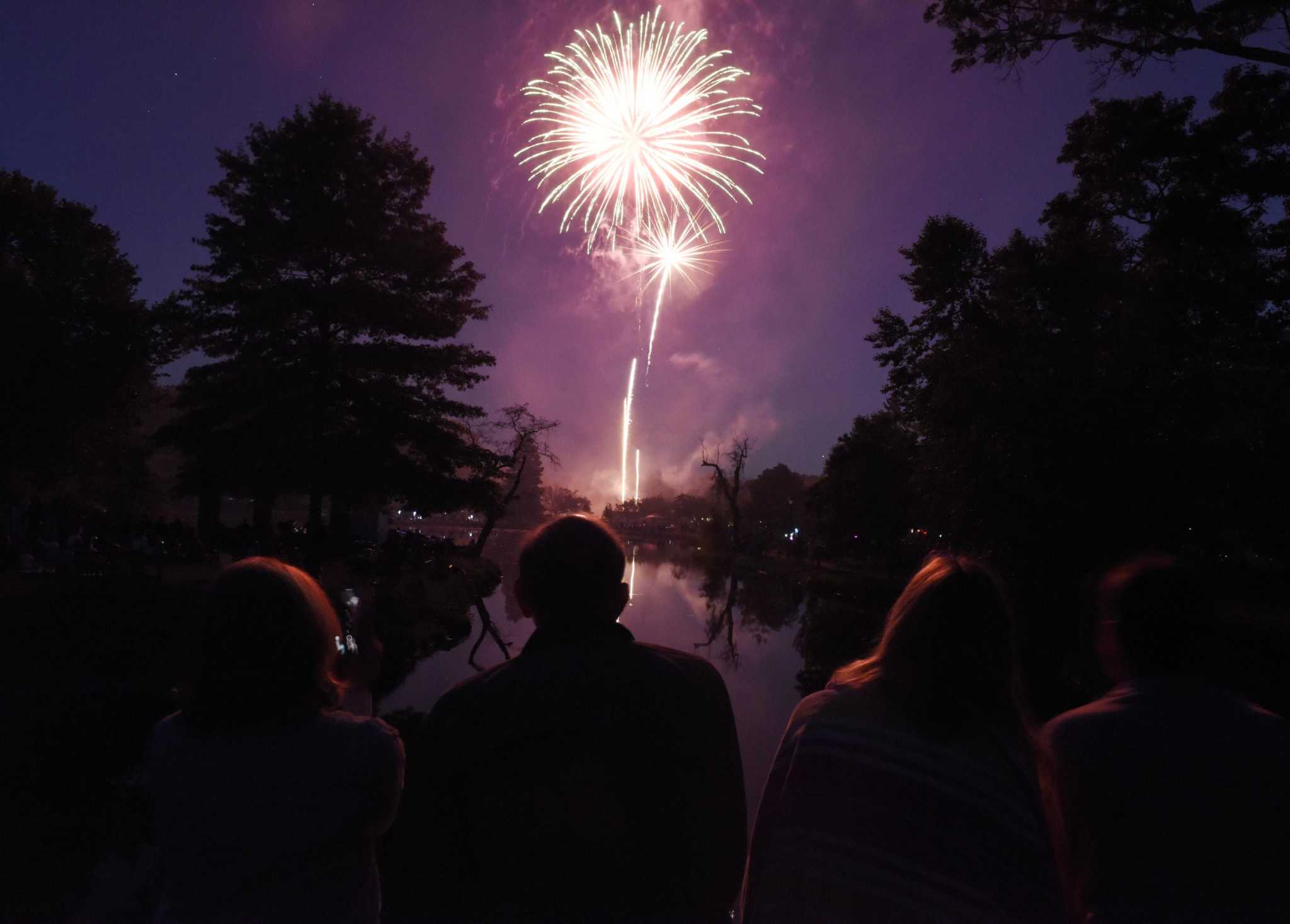 With new COVID rules, July 4 fireworks back on. Other events like Greenwich Town Party up in the air. - Vimarsana News