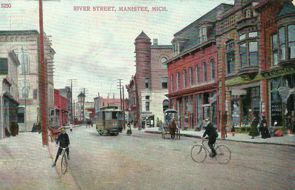 The modes of tranporaton on River Street in the early 1900s was bicycles, street cars and horse and buggy,