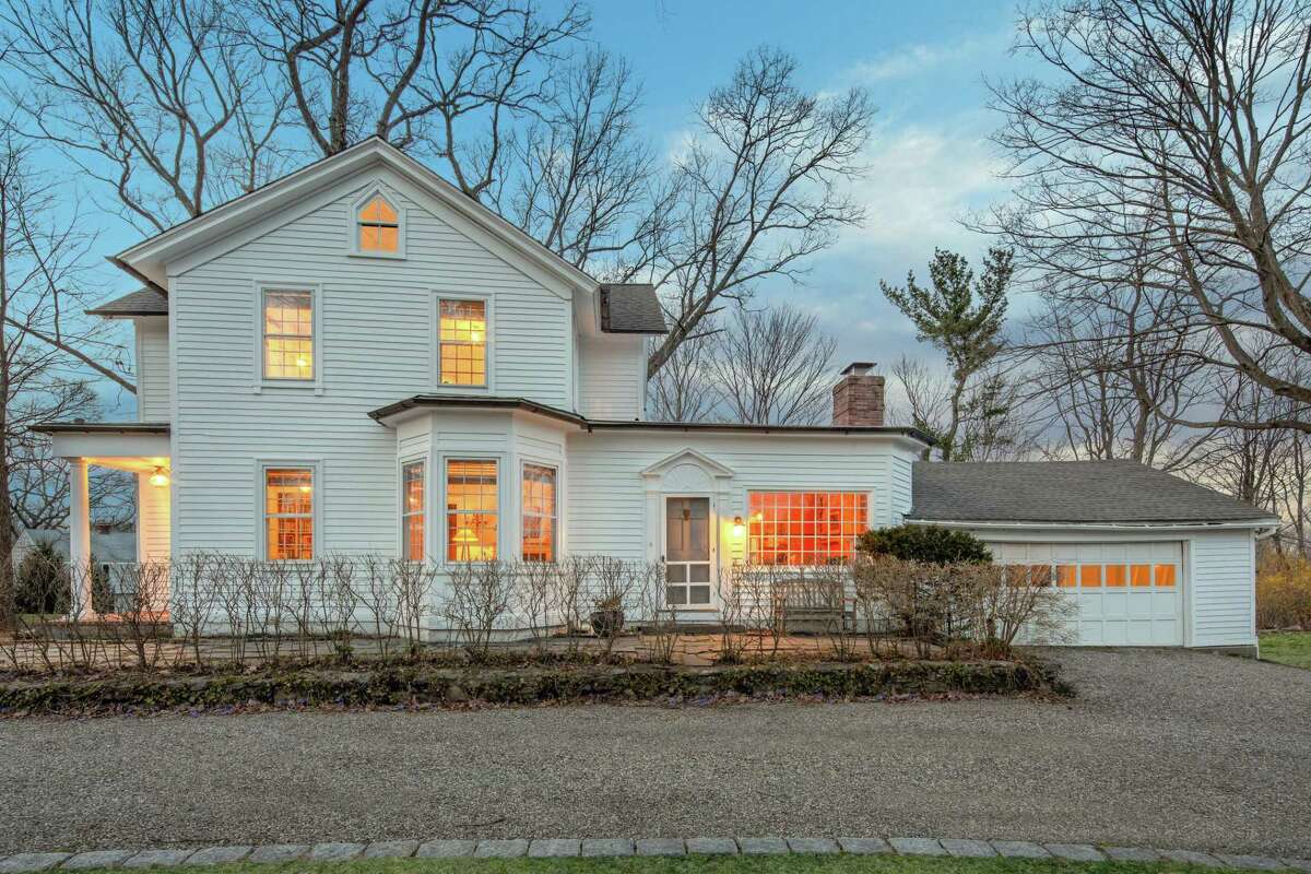 On the Market Antique Victorian near Southport Village retains its