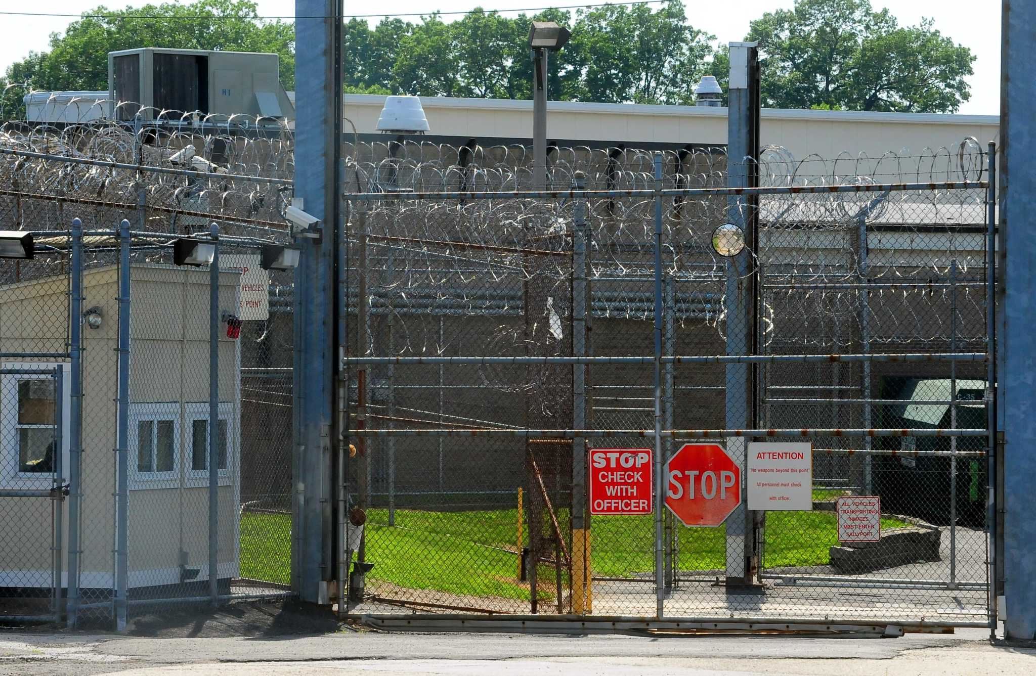Prison inmates with coronavirus told to shower outside