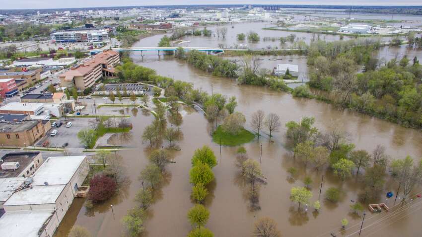 Aerial photographs show flooding in Michigan after dam failure