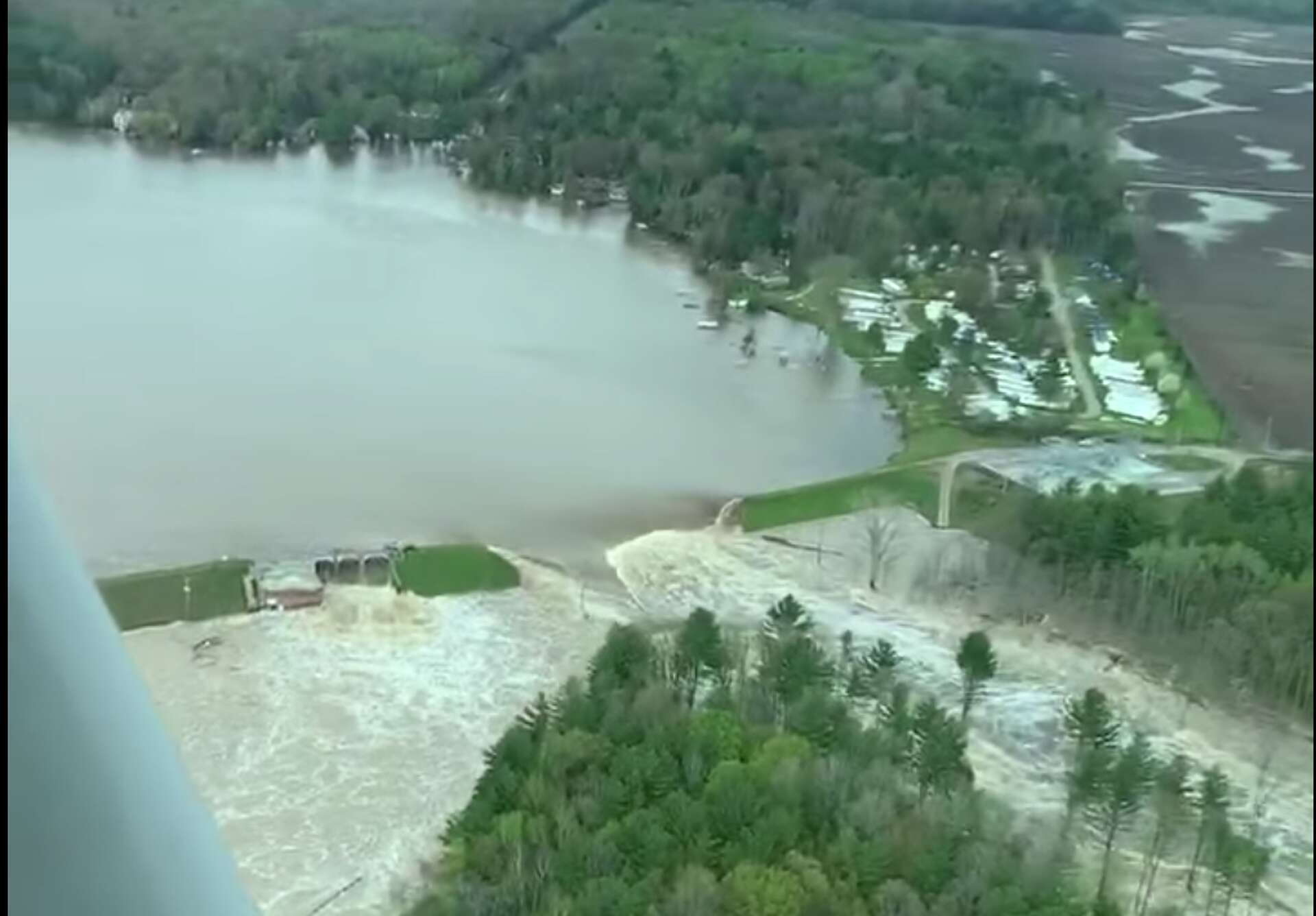 Sanford Dam failure imminent; Midland residents evacuating