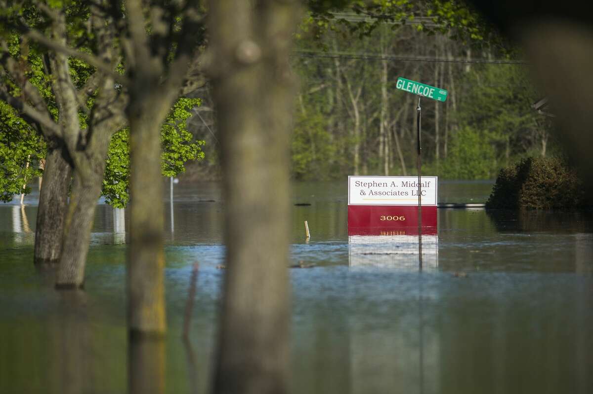 Saginaw Road is closed at Drake due to water over the road as floodwater rises in Midland Wednesday, May 20, 2020. (Katy Kildee/kkildee@mdn.net)