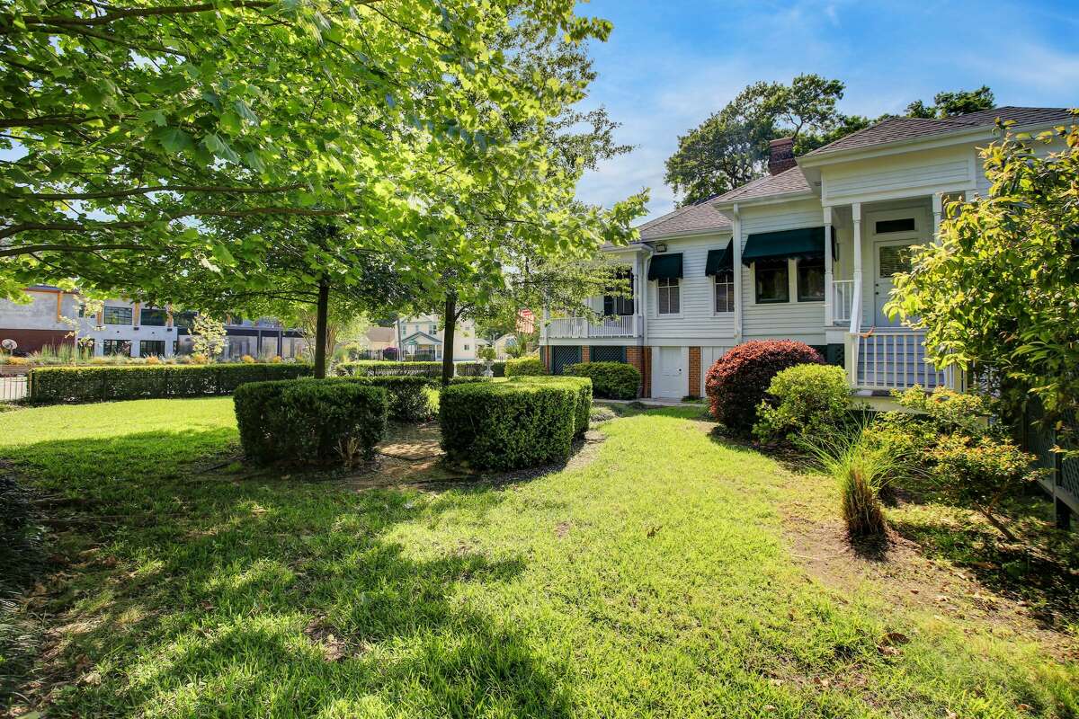 Historic Heights home asks 2 million