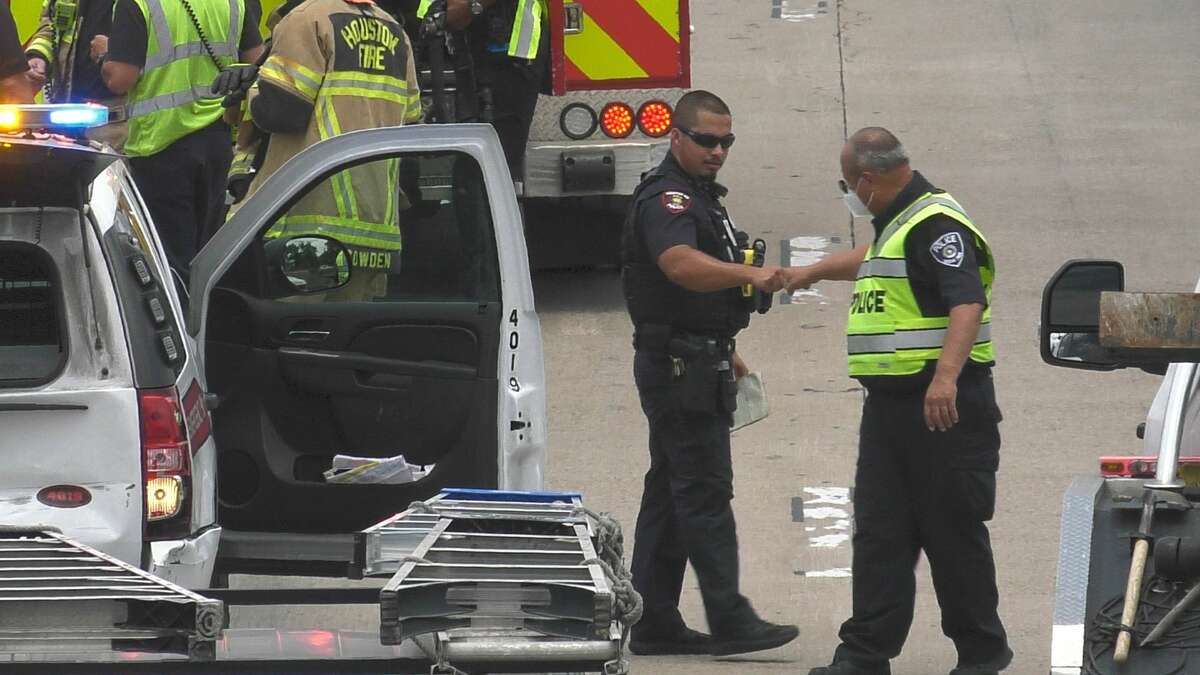 Houston ISD police officer recovering after crash near downtown
