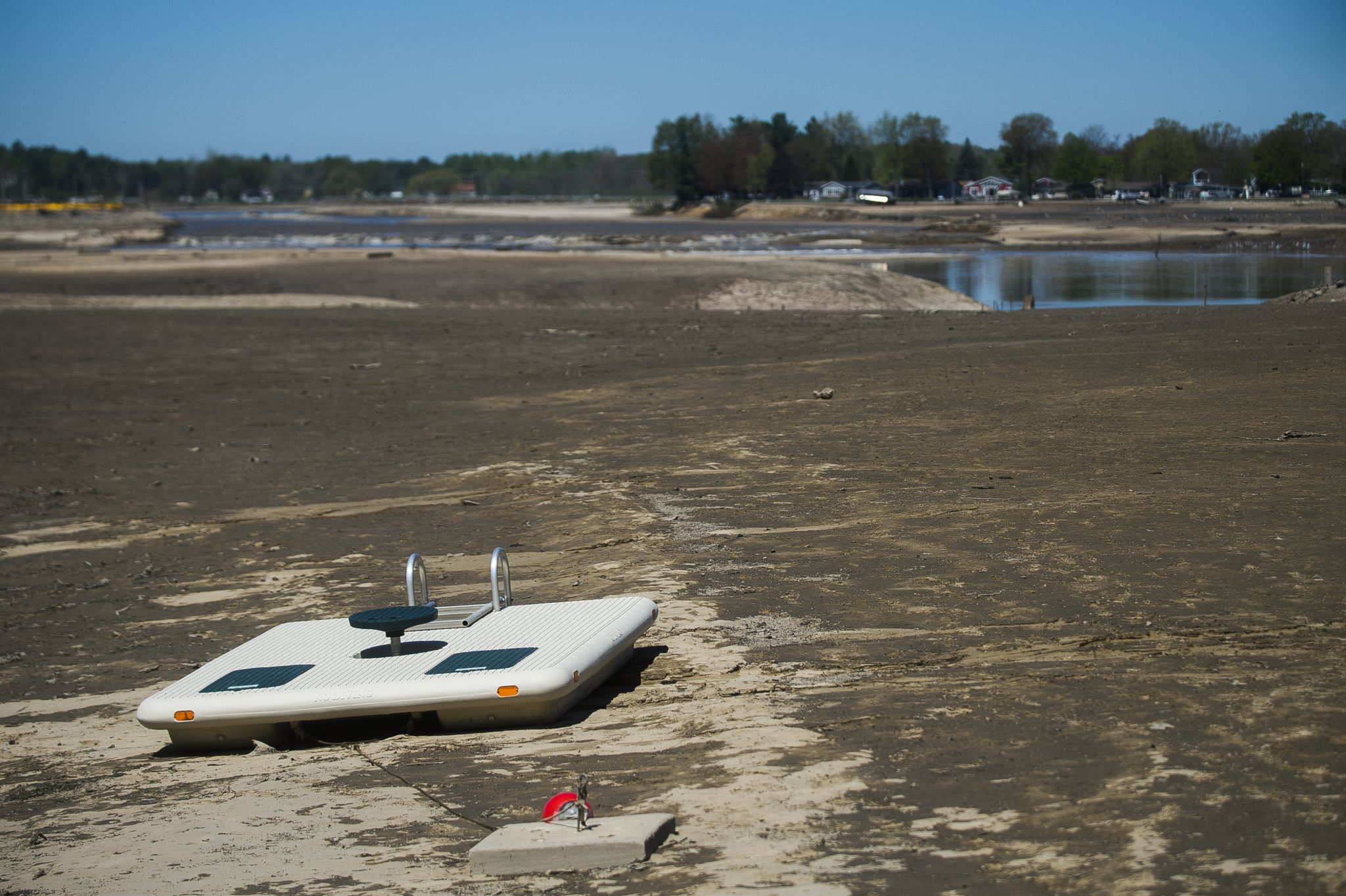 City Get off Sanford, Wixom lake beds now