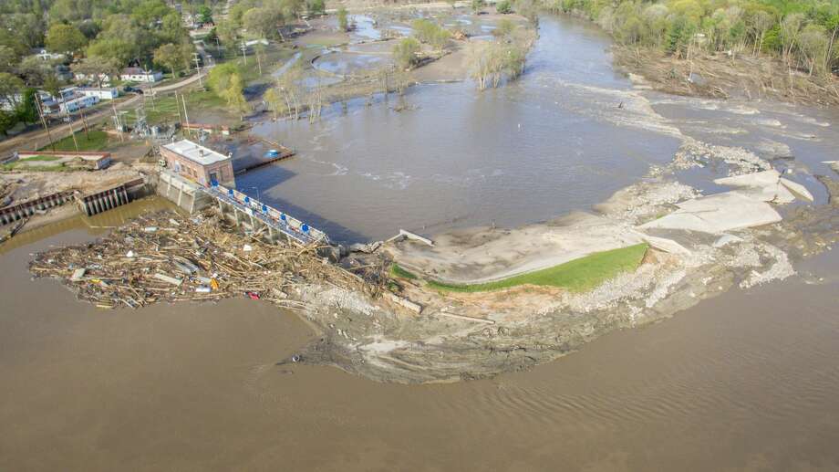 Aerial photographs show Sanford Dam Friday after flood - Midland Daily News