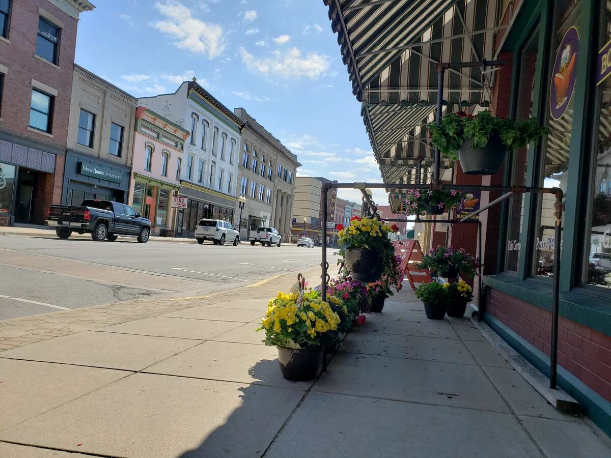 Downtown Manistee retail and restaurants reopen to patrons Friday (PHOTOS)