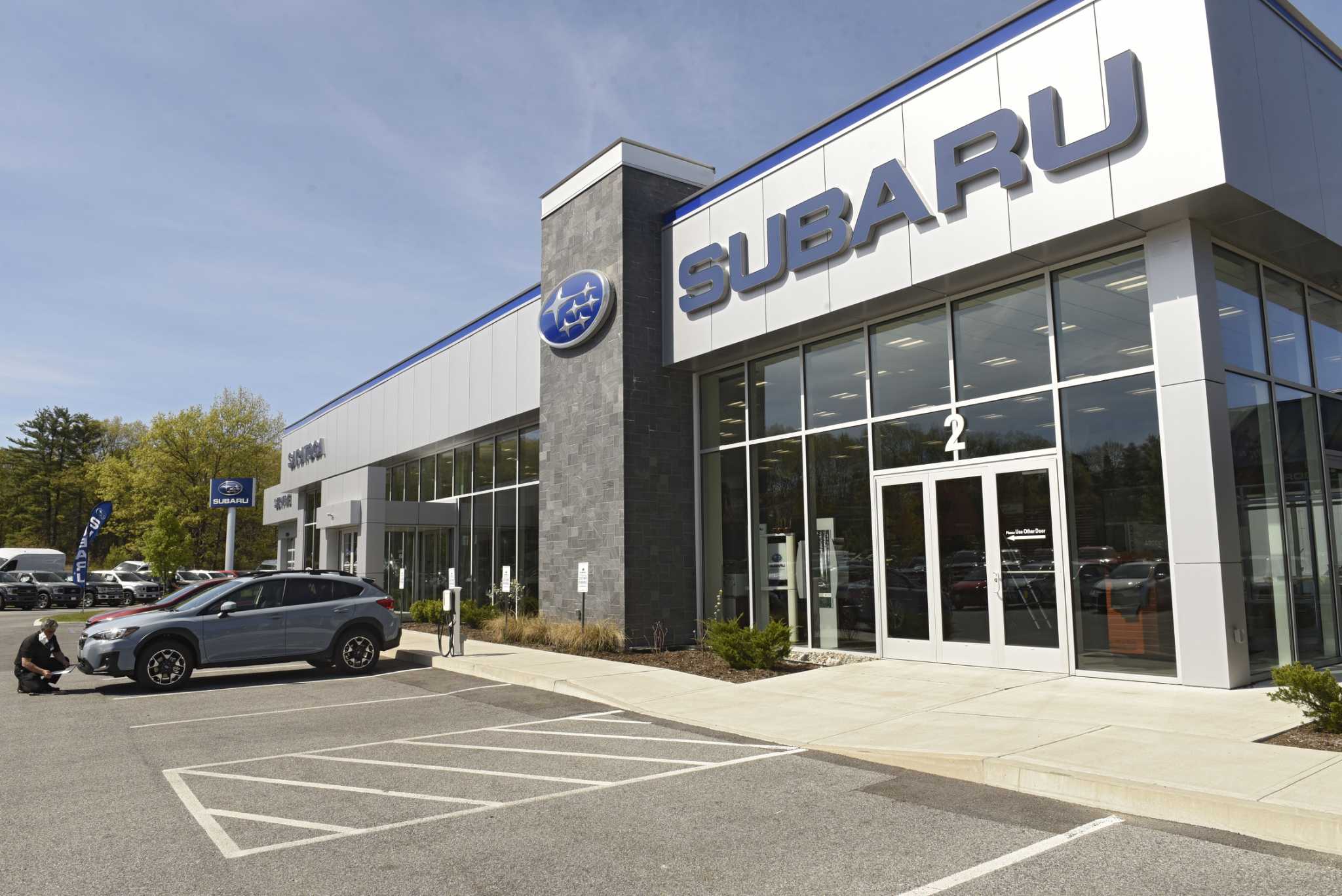 Postpandemic, car dealers look at new ways to do business