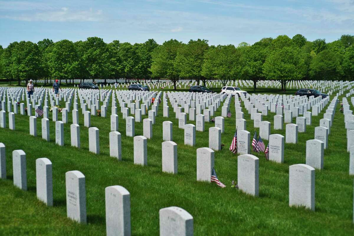 A pandemic can't stop remembrance at Saratoga National Cemetery