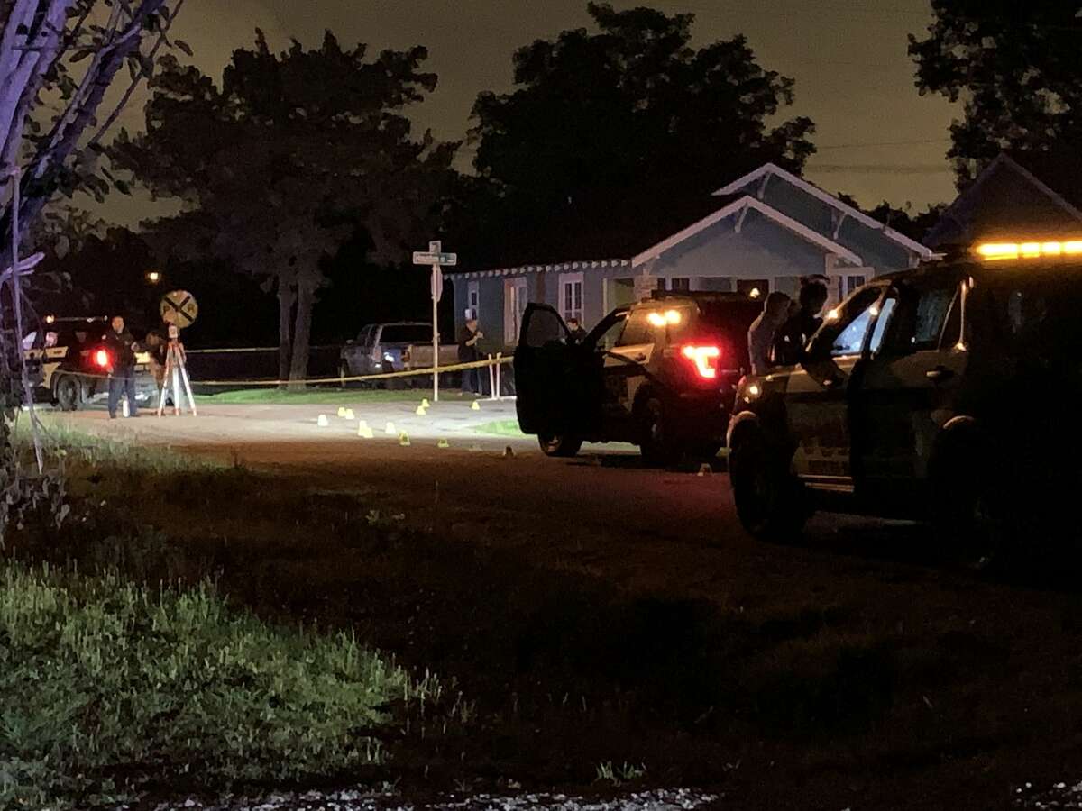 1 dead, 1 sought in Beaumont shooting