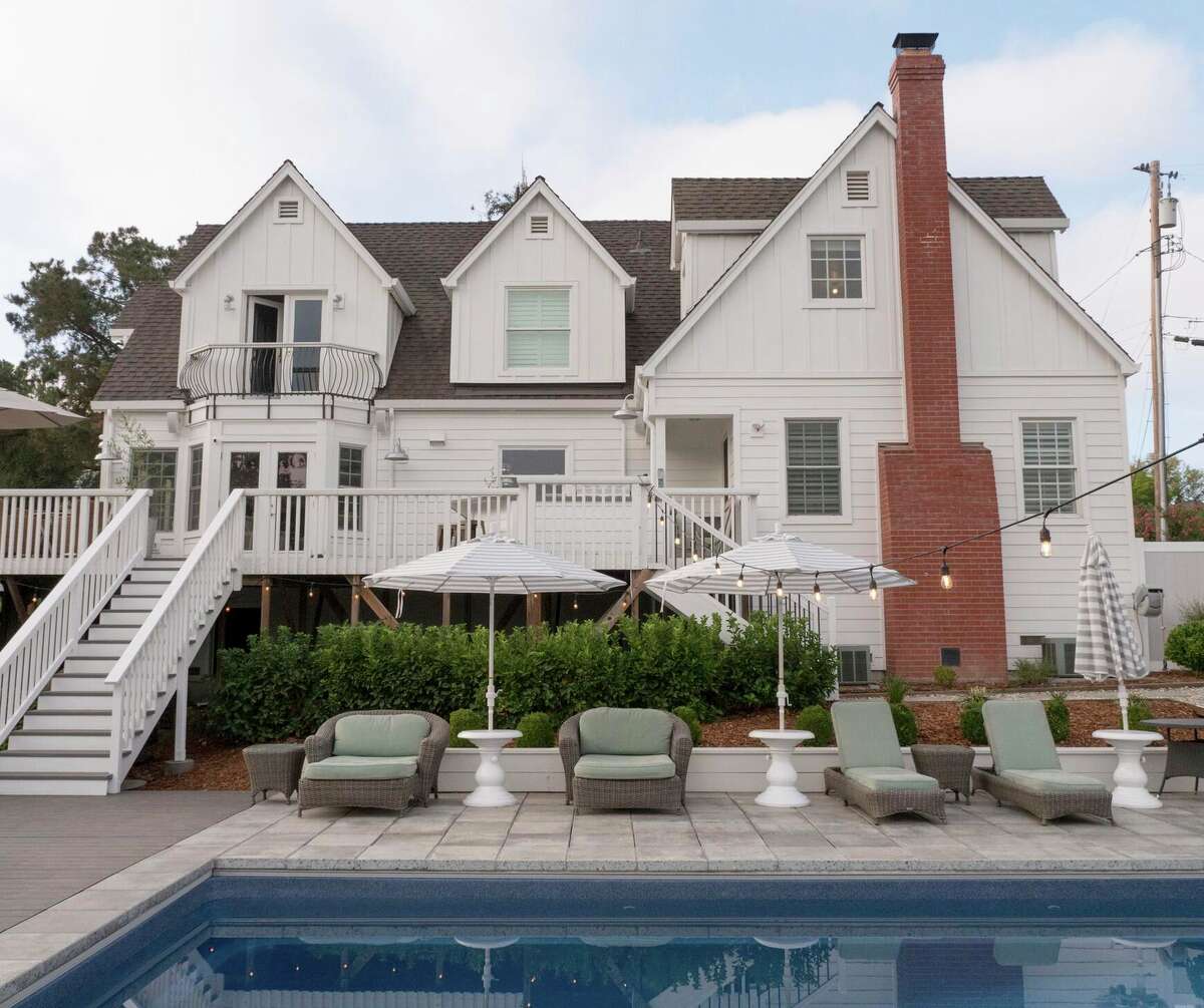 Getaway Renovated farmhouse on two picturesque acres in Los Gatos