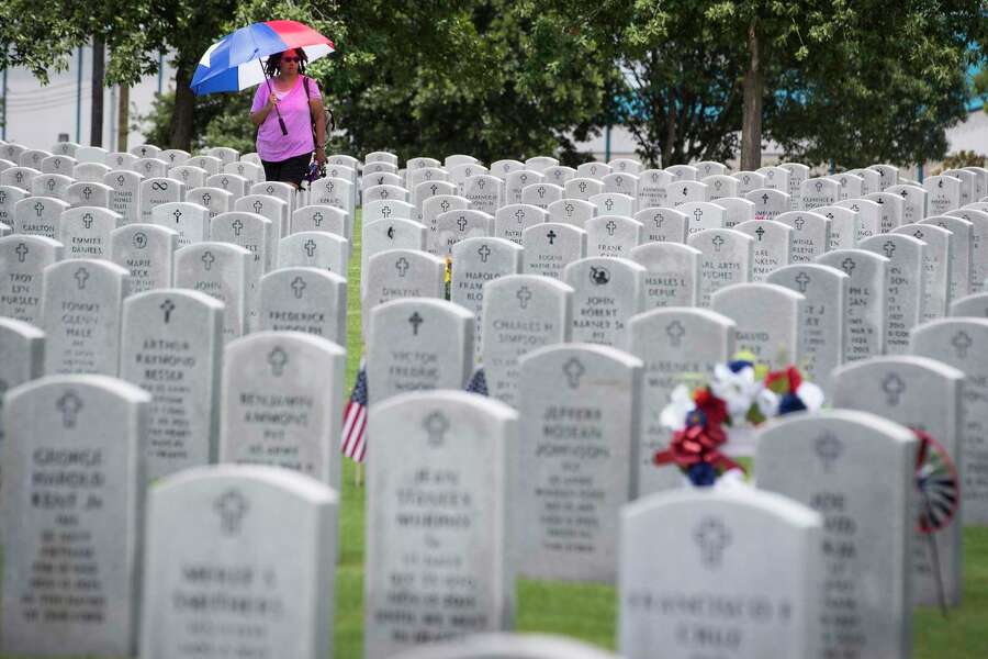 Scaleddown Memorial Day ceremony held at Houston National Cemetery