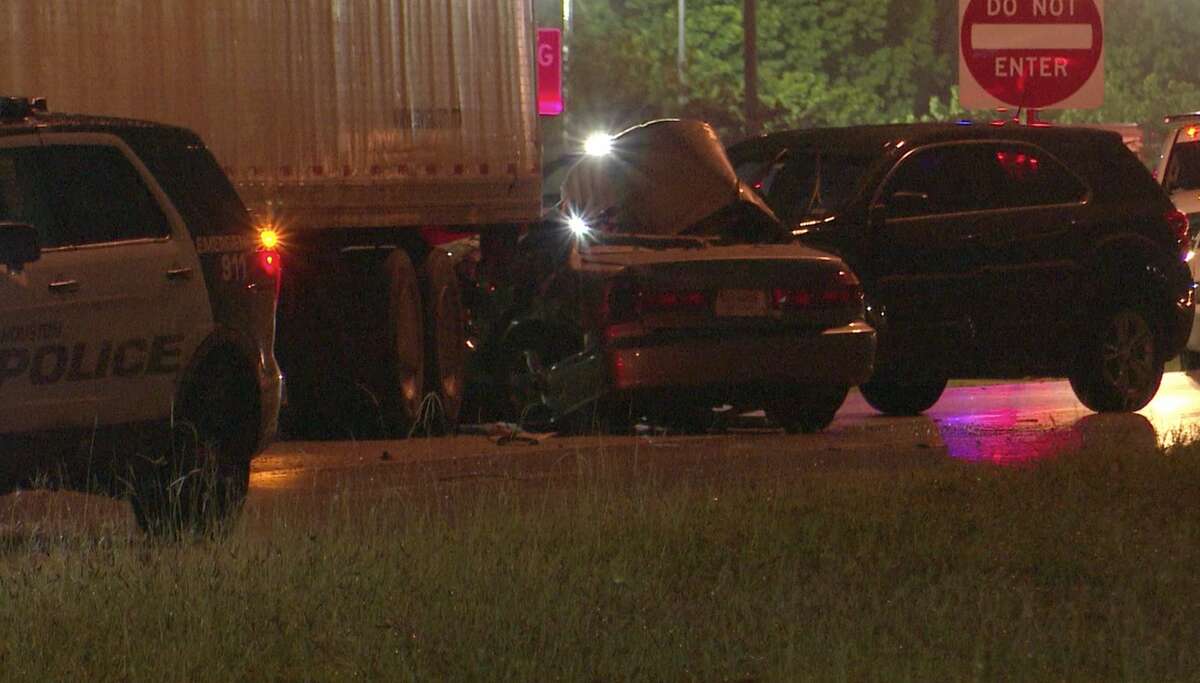 Rain To Blame For Deadly 18-wheeler Crash In Northeast Houston, Police Say