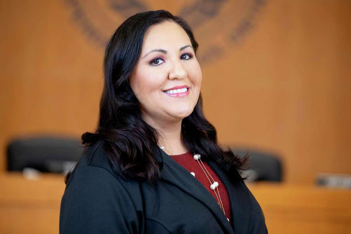 After posting a disturbing image on Facebook, Edgewood ISD Trustee Dina Serrano needs to step down. It was incredibly poor judgment and her presence on the board distracts from the district.