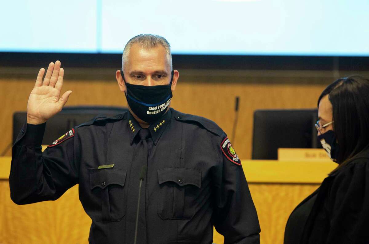 New Houston ISD Police Chief Takes Oath