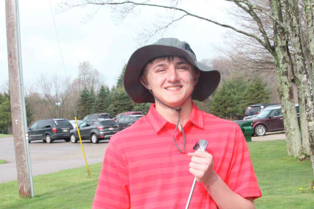 Pine River's Hunter Kanouse gets ready for a recent round of golf at Tustin Trails. (Pioneer photo/John Raffel)