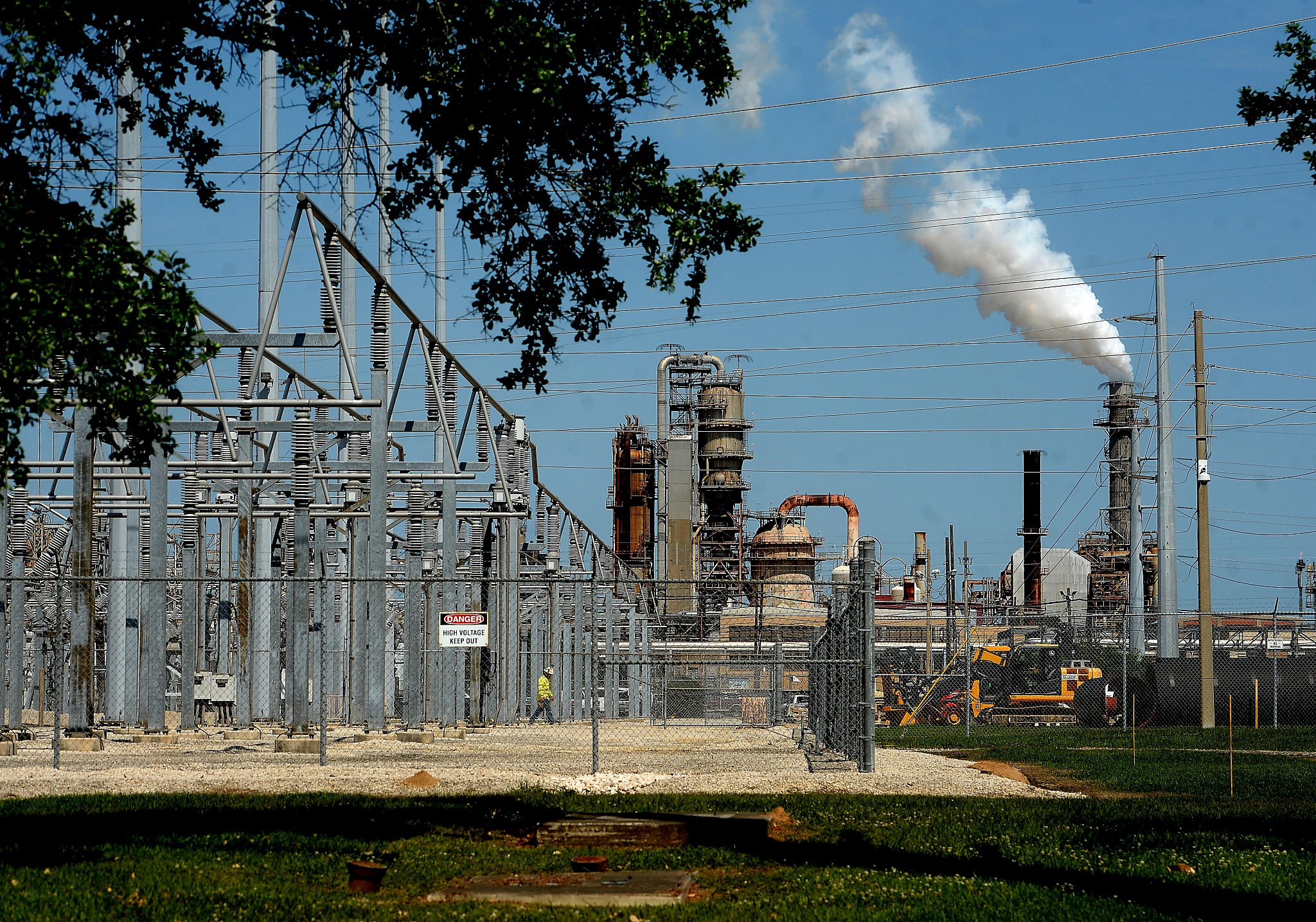 Exxon Beaumont union asks oil giant to resume contract talks