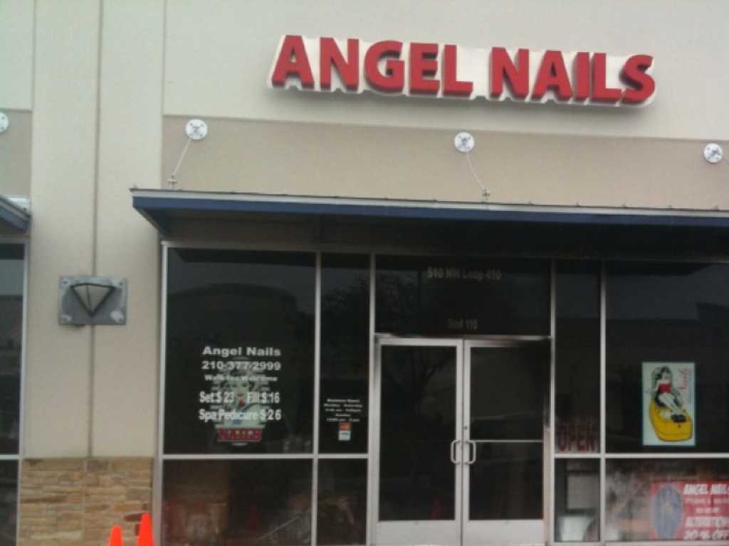 Man killed in North Side nail salon fire