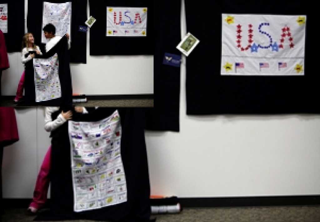 Students complete blankets for wounded soldiers