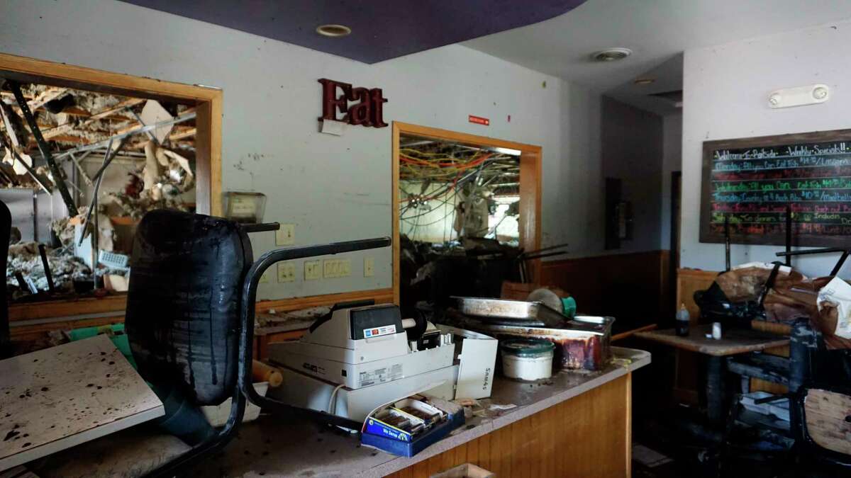 Sanford's Alex's Railside Restaurant employees feed local volunteers on