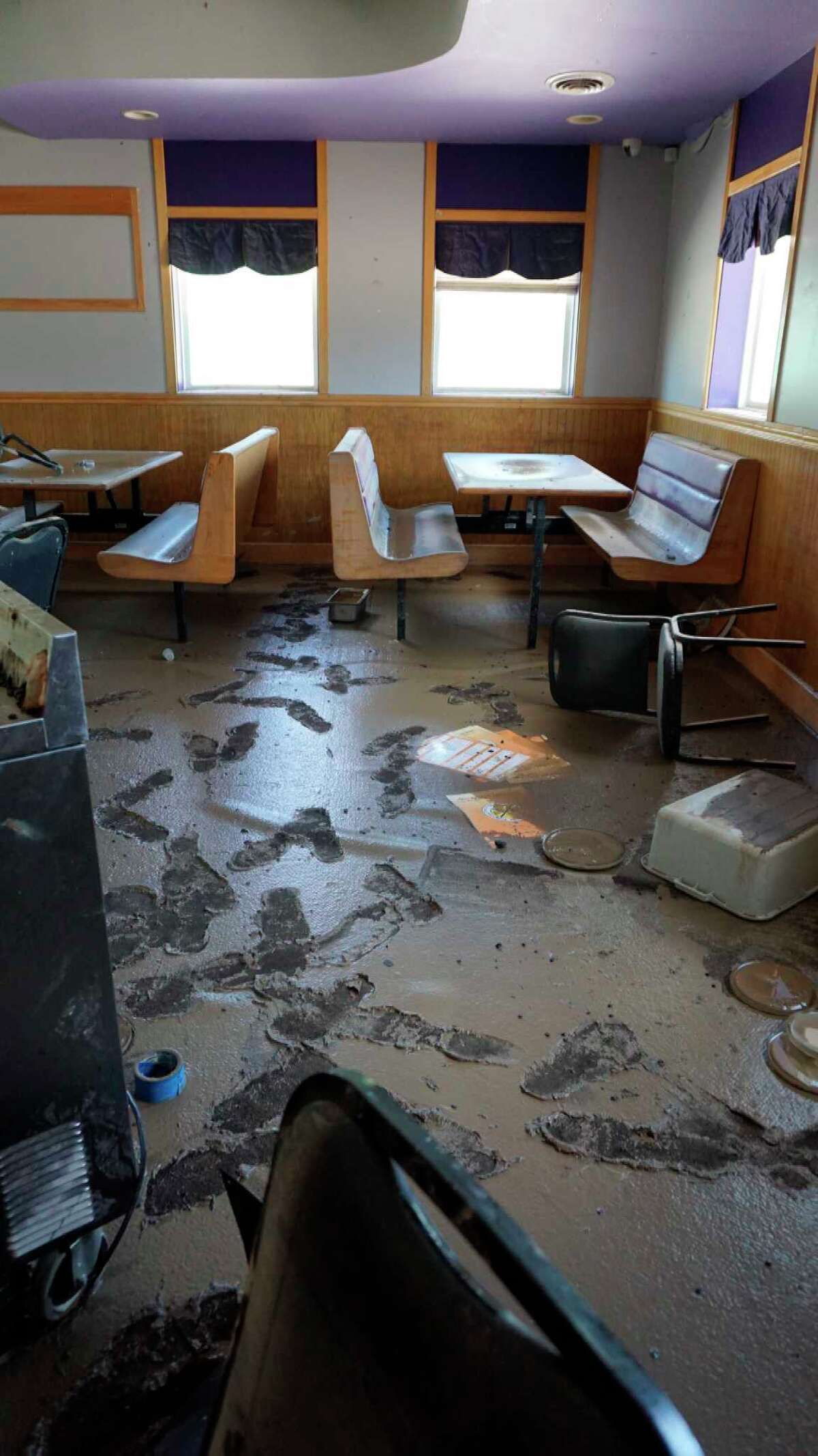 Sanford's Alex's Railside Restaurant employees feed local volunteers on