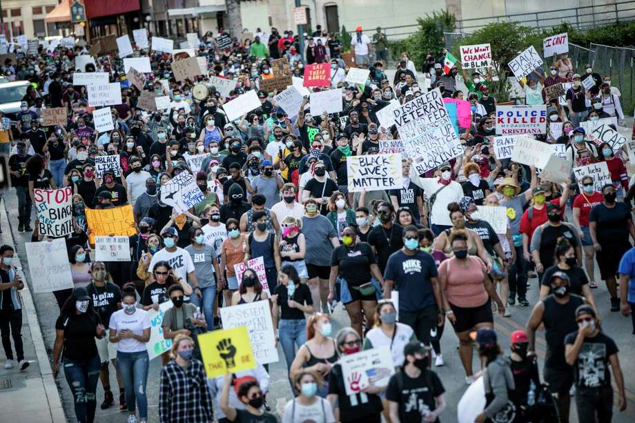 People took to the streets in downtown San Antonio, Texas, U.S. on Saturday, May 30, 2020 to protest the killing of George Floyd in Minnesota while he was in police custody. Photo: Matthew Busch, Contributor / For The San Antonio Express-News / **MANDATORY CREDIT FOR PHOTOG AND SAN ANTONIO EXPRESS-NEWS/NO SALES/MAGS OUT/TV